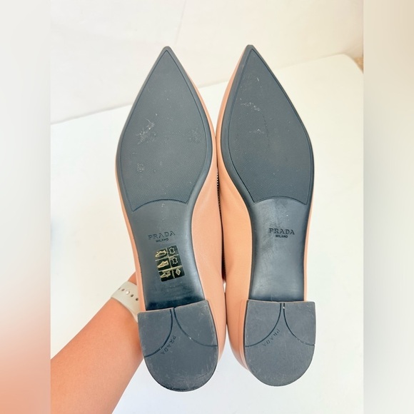 Prada Beige/Nude leather logo embellished bowtie pointed toe ballerina flats 40 - Picture 4 of 7